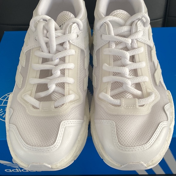 VERSATILE, RUNNING SHOES DESIGNED WITH KARLIE KLOSS. Size 8 All White ADIDAS - Picture 4 of 5